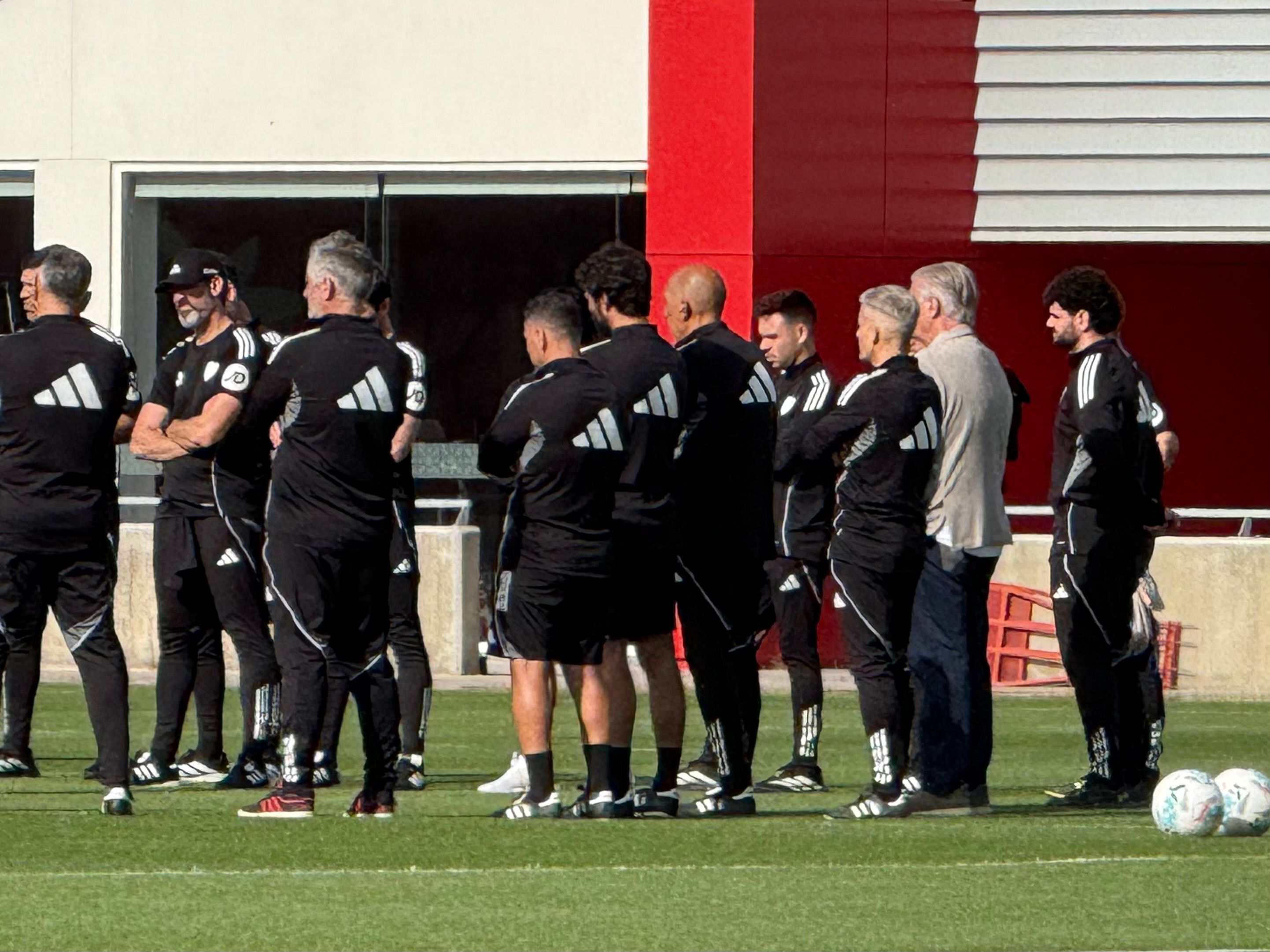 Antonio Cordón sorprende en la charla de García Plaza antes de la visita a Villarreal