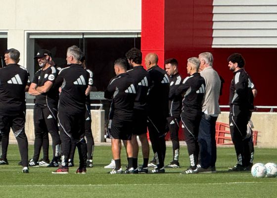 Antonio Cordón sorprende en la charla de García Plaza antes de la visita a Villarreal