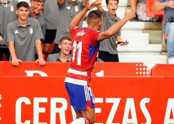 Granada 3-0 Villarreal B: ¡Qué bueno que viniste, Uzuni!