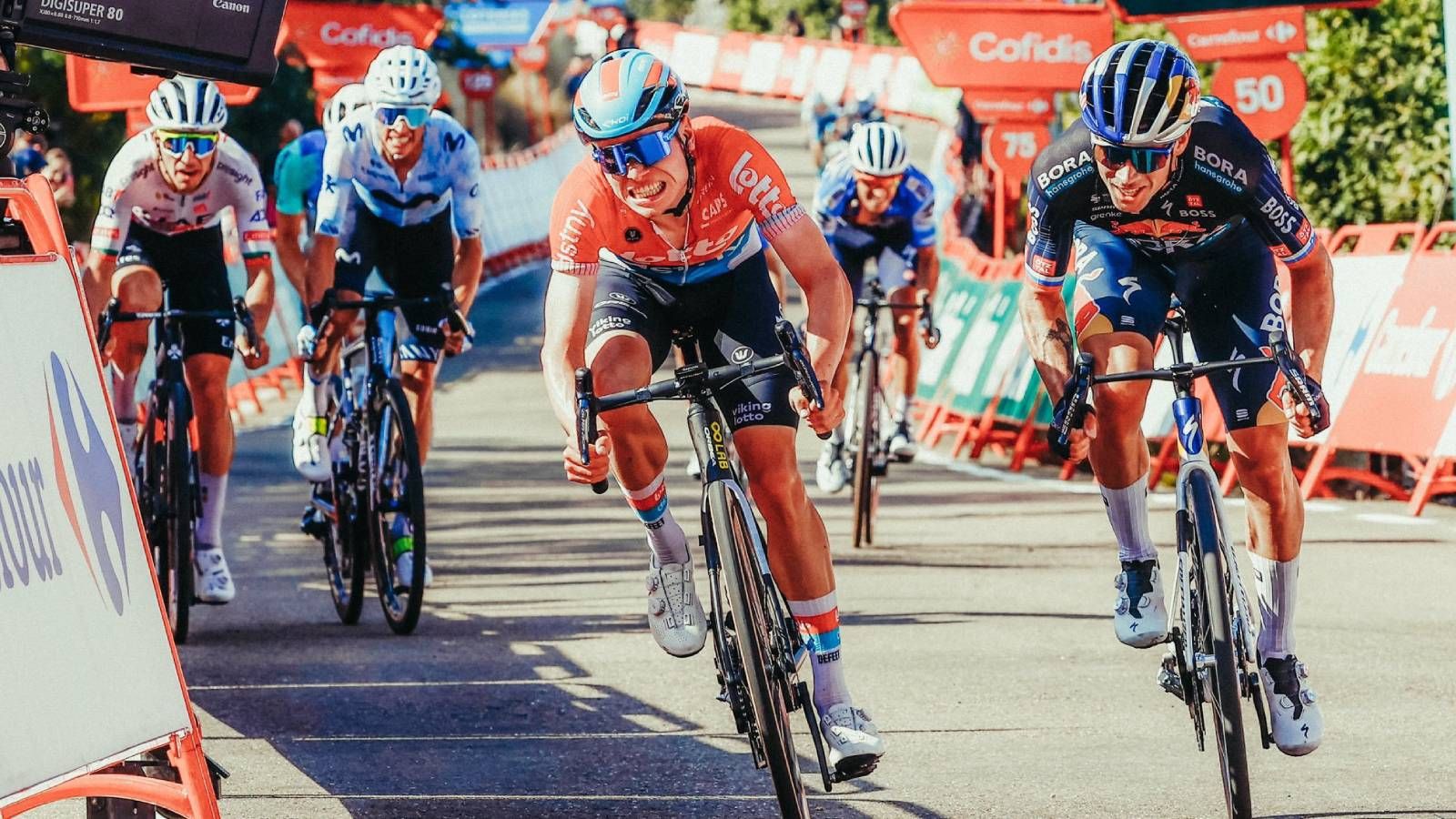 Abandona en estado grave uno de los favoritos de La Vuelta