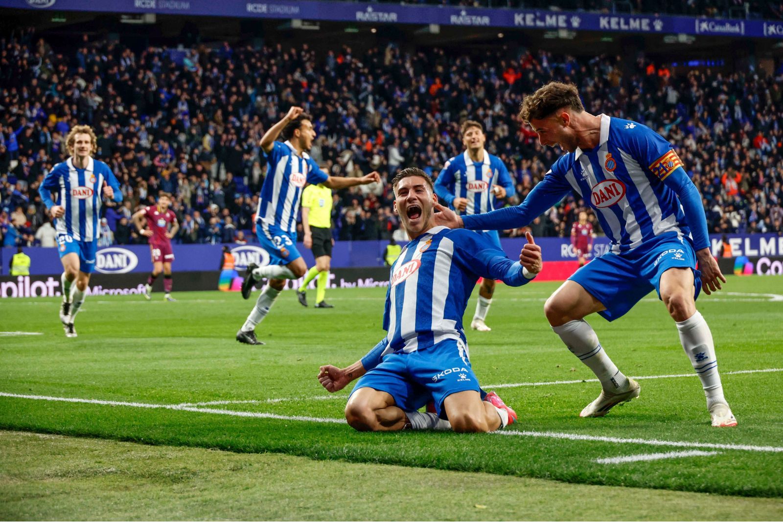 Espanyol 2-1 Valladolid: Roberto Fernández llega y besa el santo
