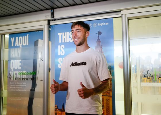 Iker Losada, el tercer fichaje del Betis, llega a Sevilla