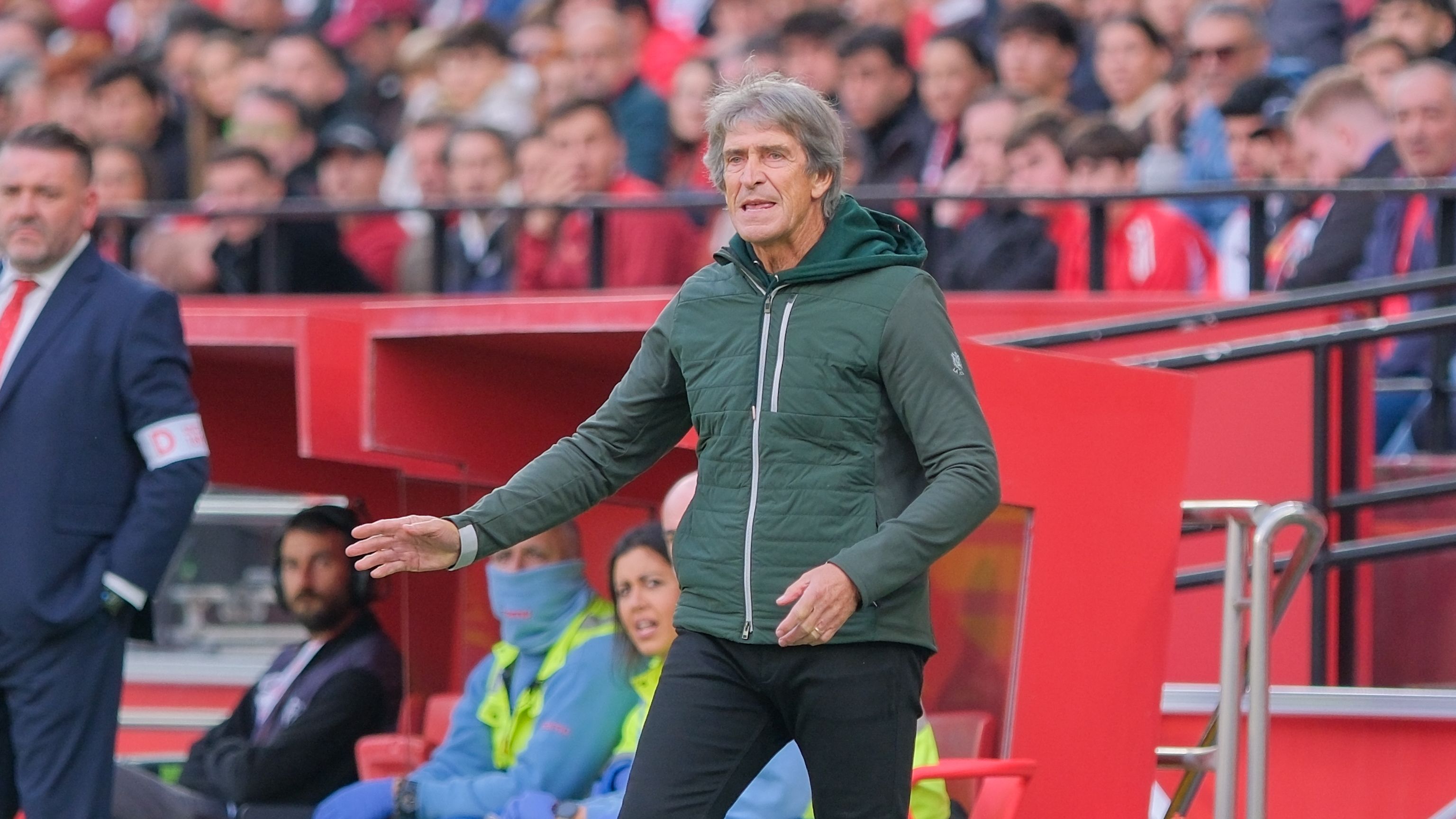 Pellegrini: "No hay equipo A ni equipo B, pero ganar un derbi sin los que faltaban aumenta el mérito"