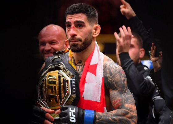 Makhachev replica a Ilia Topuria y le califica de charlatán: "Está descontento con algo y tenemos que averiguar qué es"