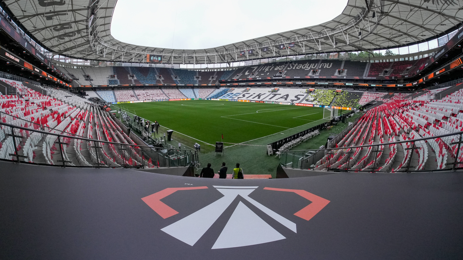 Friburgo - Aston Villa: alineaciones probables, horario y dónde ver en tv la final de la Europa League