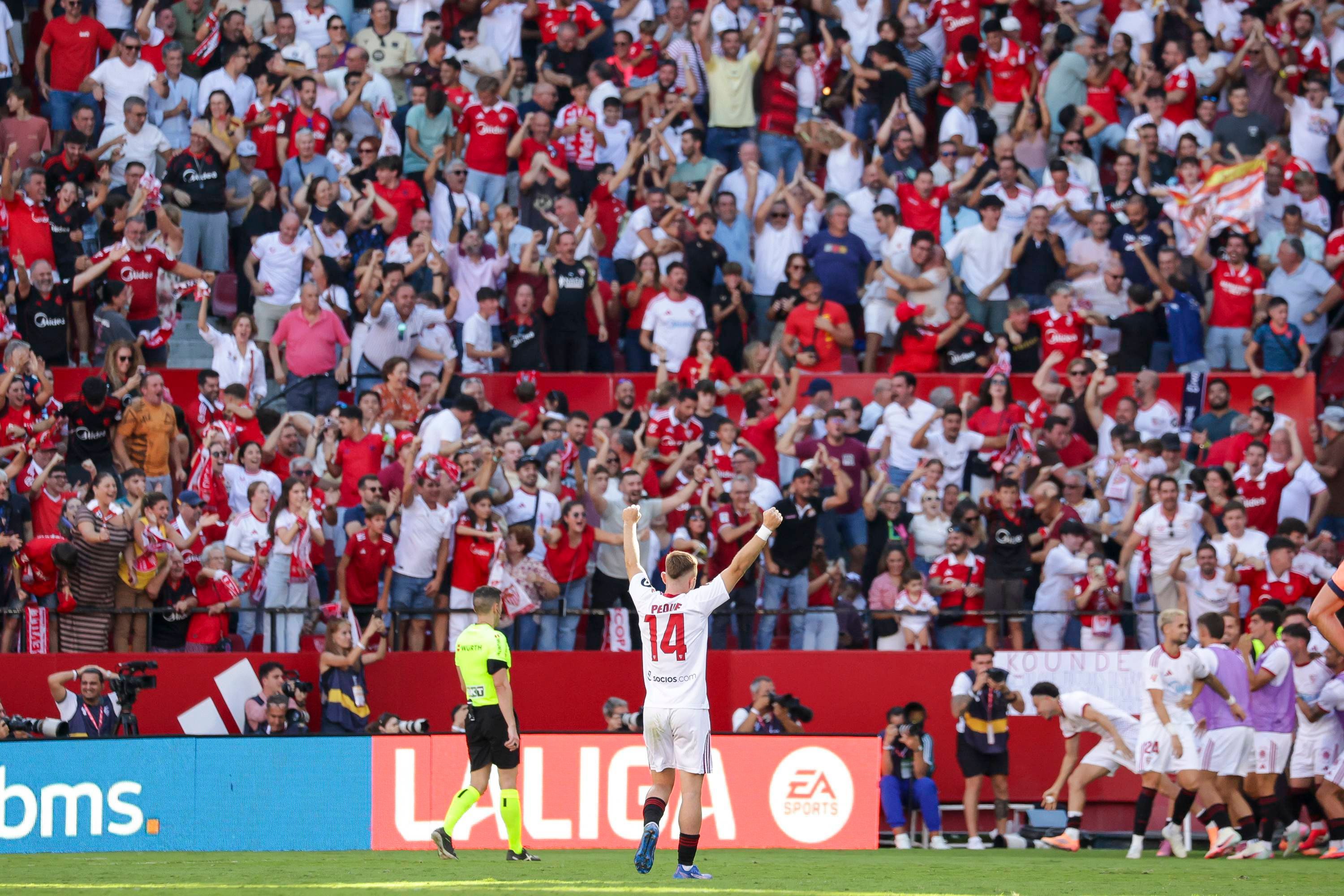La afición del Sevilla exige más al equipo