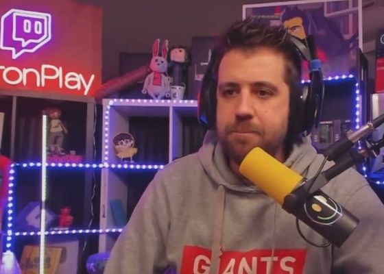 AuronPlay carga contra Piqué: "Me la repampinfla"