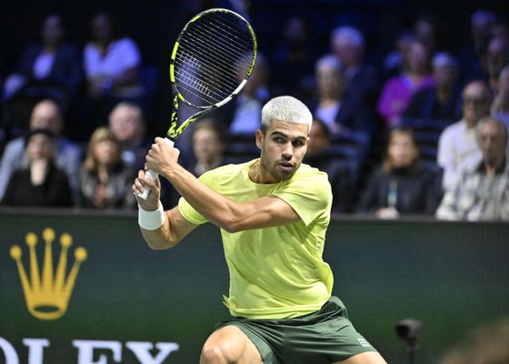 Carlos Alcaraz se estrena en la pista de Turín con el objetivo puesto en el número 1 del tenis