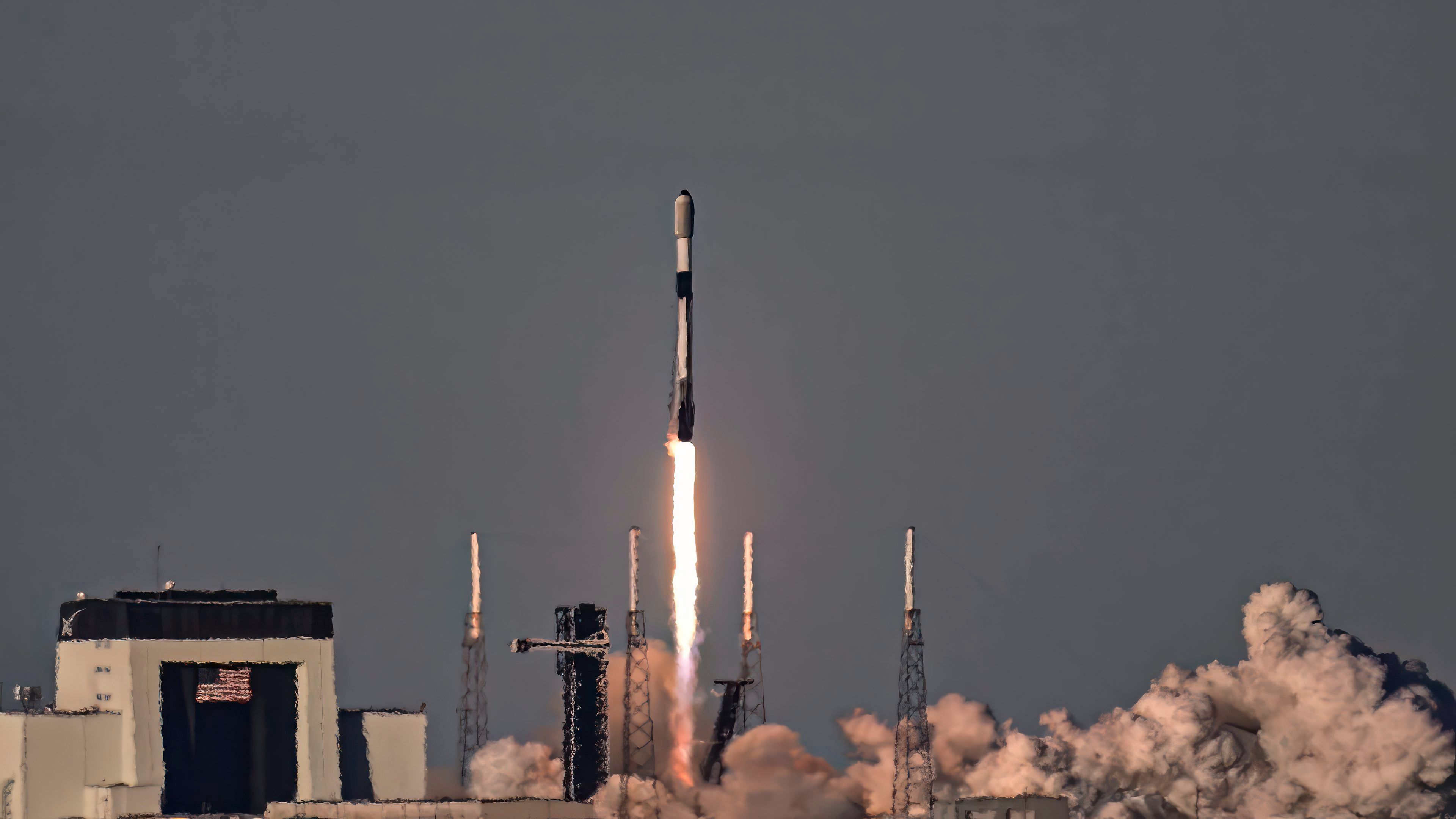 Elon Musk entra de lleno contra Movistar, Vodafone y Orange con su internet y datos móviles sin cobertura