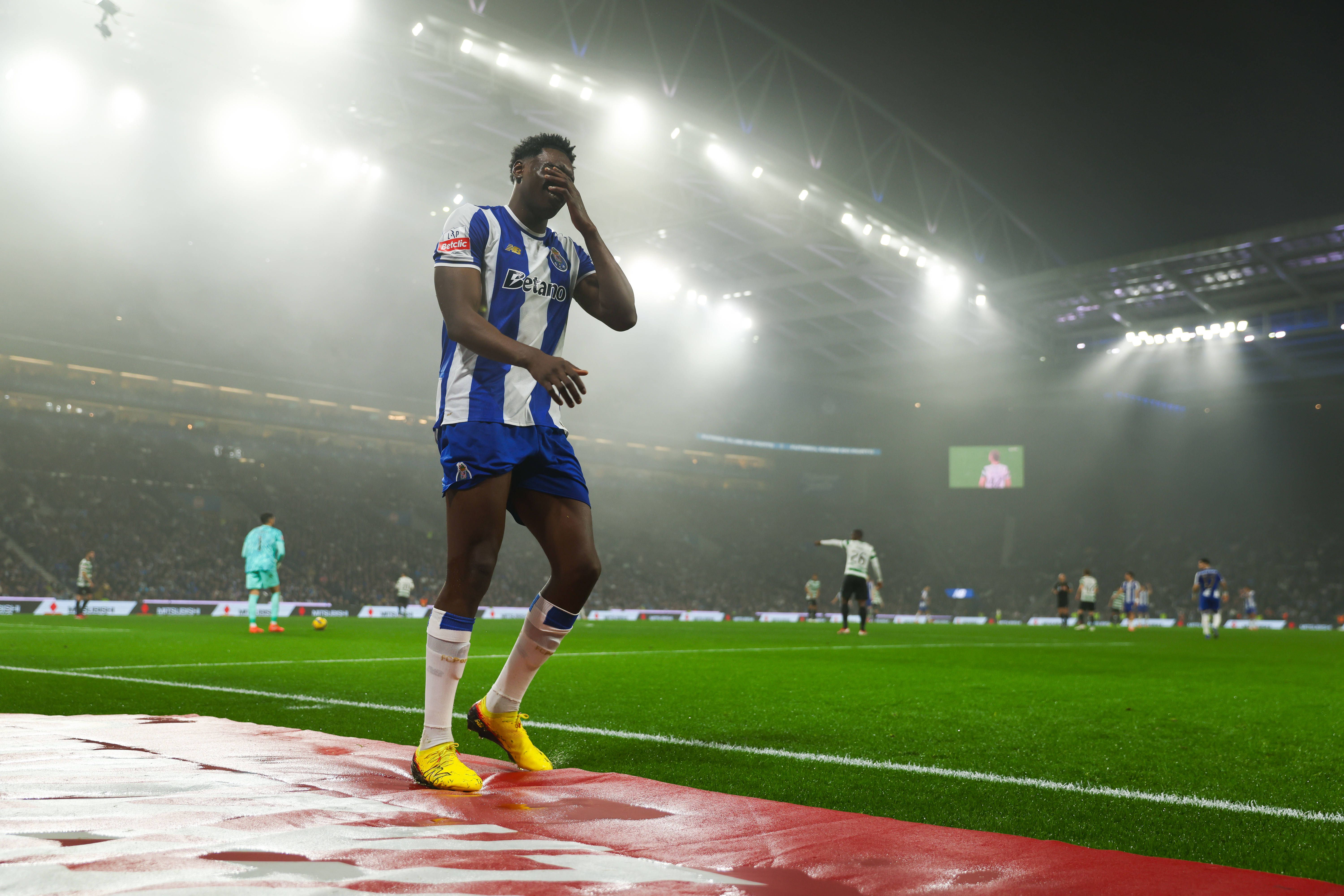 Samu Aghehowa, delantero del Oporto y la selección española, hundido tras confirmarse su grave lesión: "Estoy devastado, sin palabras"