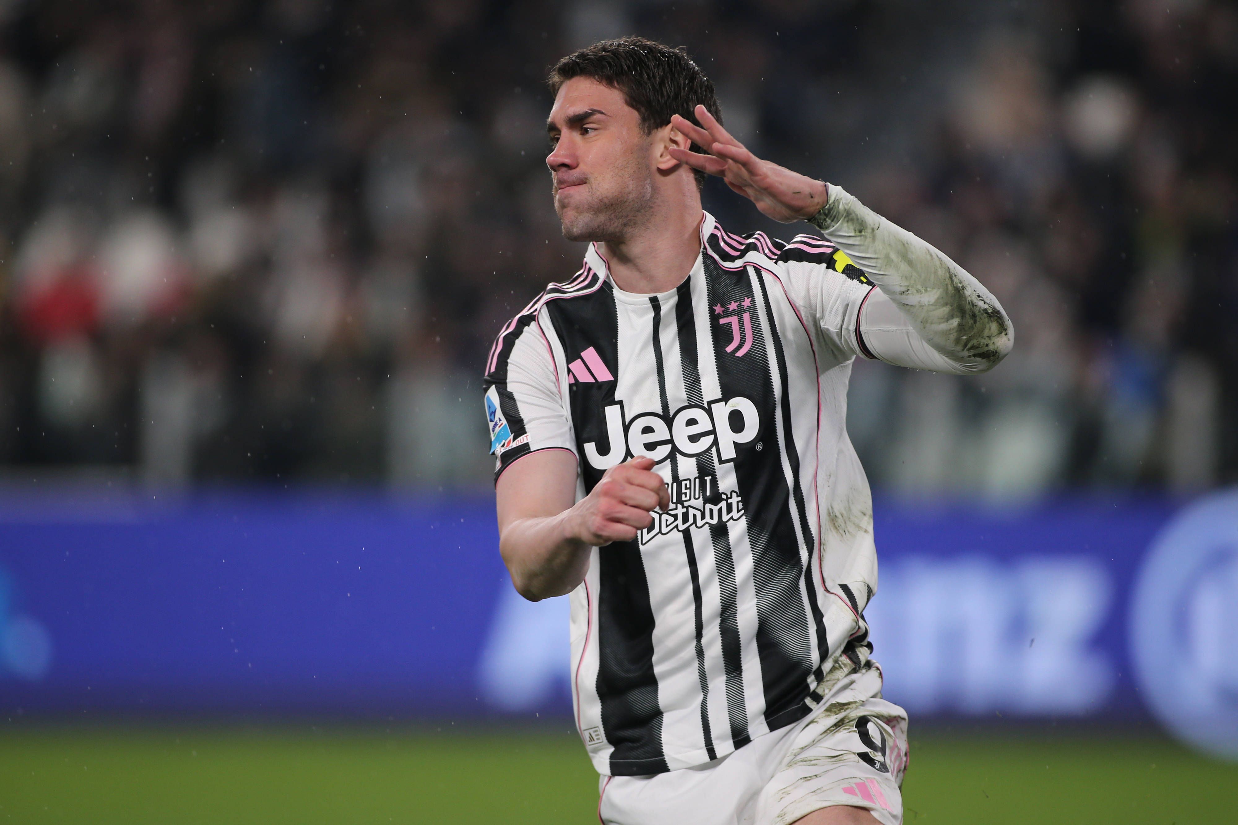Vlahovic vuelve a caer lesionado y enciende las alarmas en la Juventus