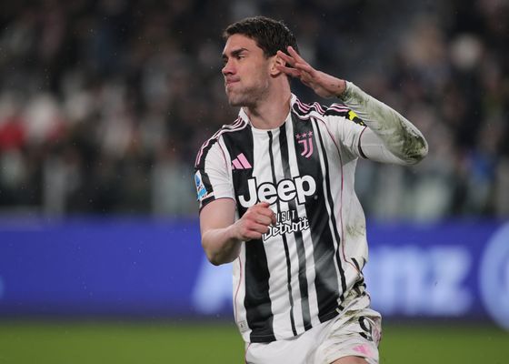 Vlahovic vuelve a caer lesionado y enciende las alarmas en la Juventus