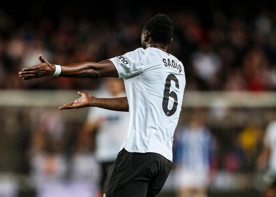 Umar Sadiq revive viejos fantasmas en Valencia: perdido y sin gol, como en la Real Sociedad