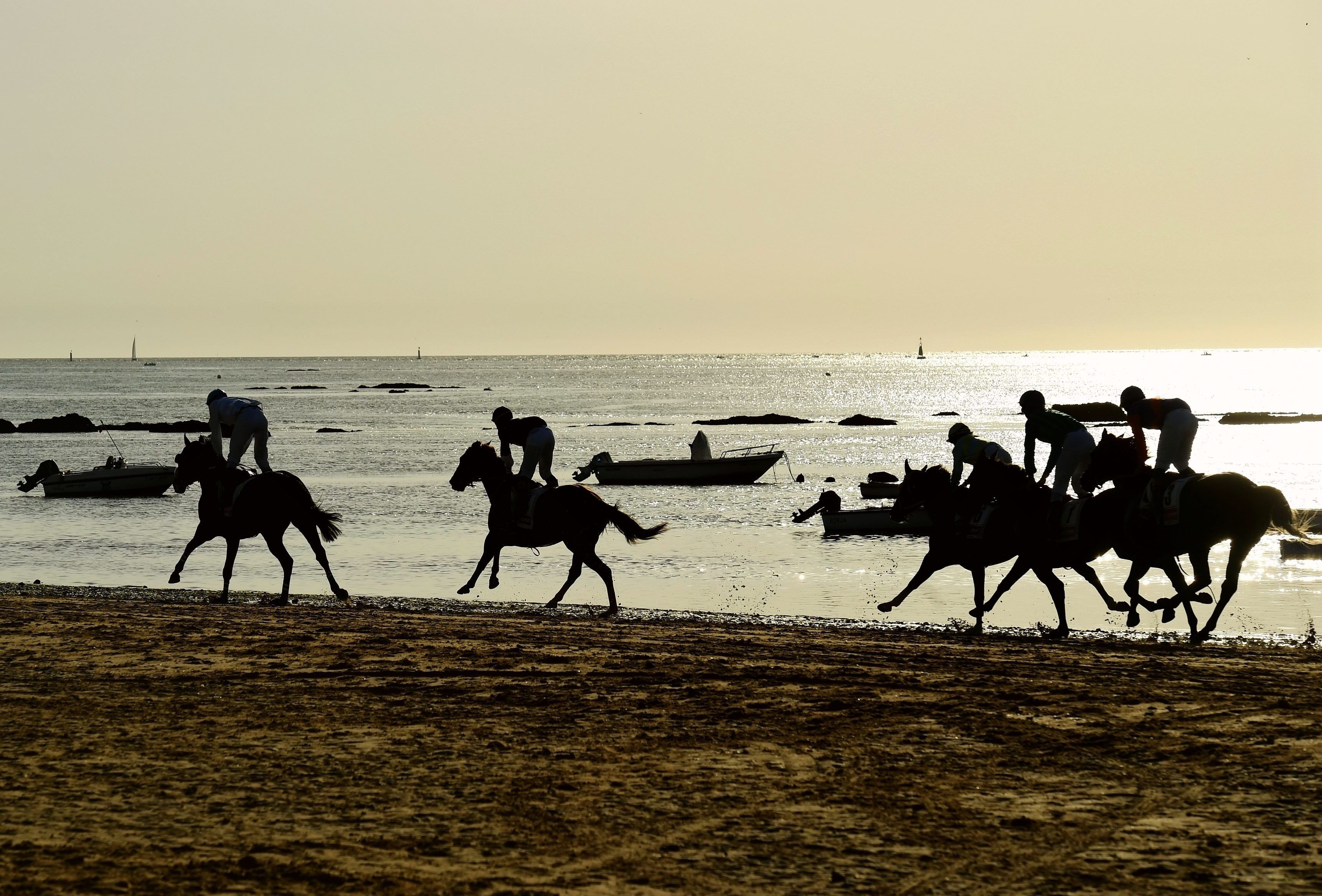 Las playas de Andalucía en las que está prohibido fumar en 2025