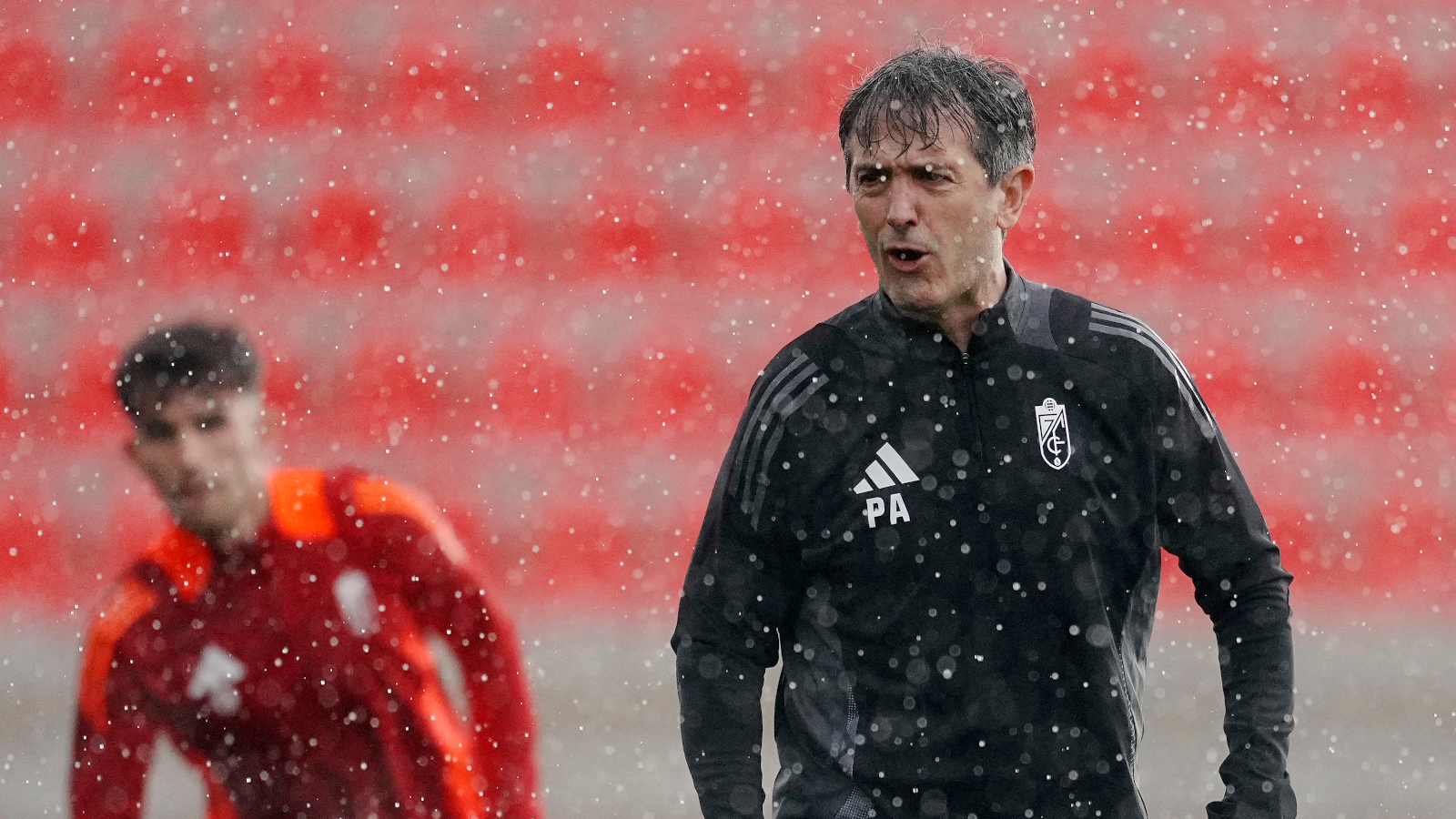 Pacheta se encuentra con la lesión de Rubén Sánchez en el primer entrenamiento