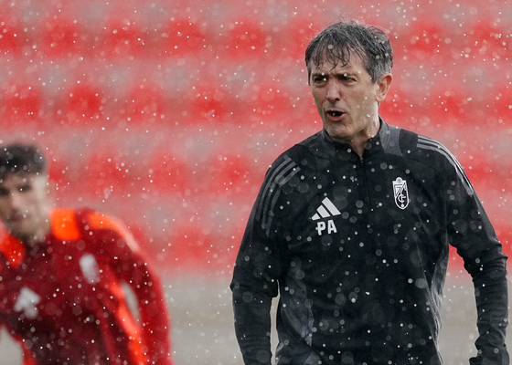 Pacheta se encuentra con la lesión de Rubén Sánchez en el primer entrenamiento