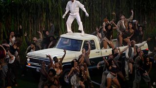 Los símbolos y mensajes ocultos de Bad Bunny en su espectáculo del intermedio de la Super Bowl LX