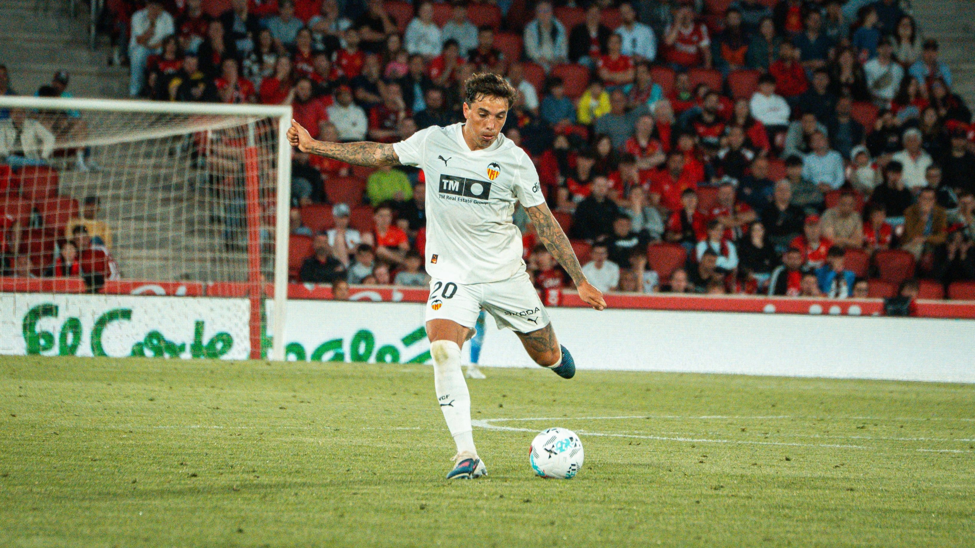 Saravia da un paso adelante en el Valencia: tiene seis partidos para ganarse un nuevo contrato