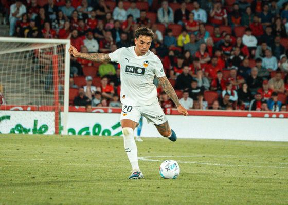 Saravia da un paso adelante en el Valencia: tiene seis partidos para ganarse un nuevo contrato