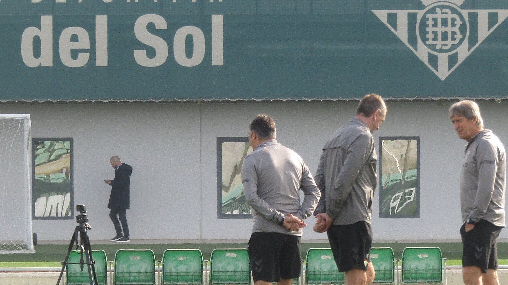 Fajardo presencia el regreso de Bellerín en una sesión con noticia positiva para William Carvalho