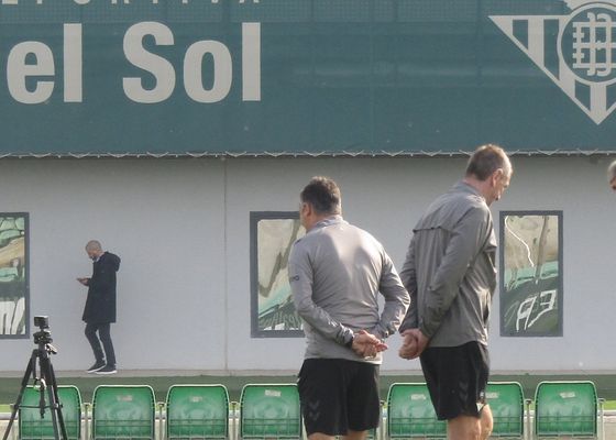 Fajardo presencia el regreso de Bellerín en una sesión con noticia positiva para William Carvalho