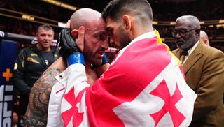 Donald Trump frena un épico Topuria - Volkanovski