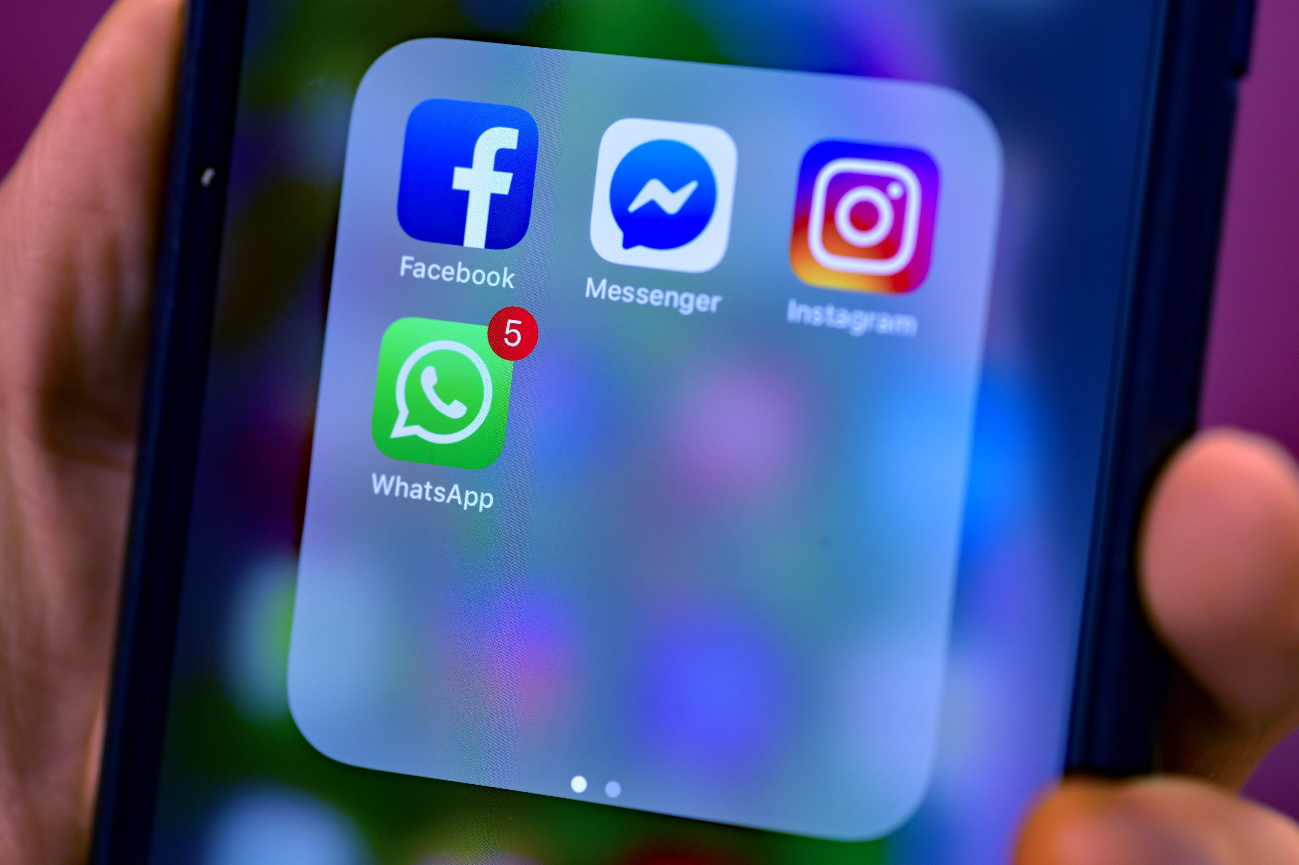 Así puedes evitar estafas desactivando una función en WhatsApp