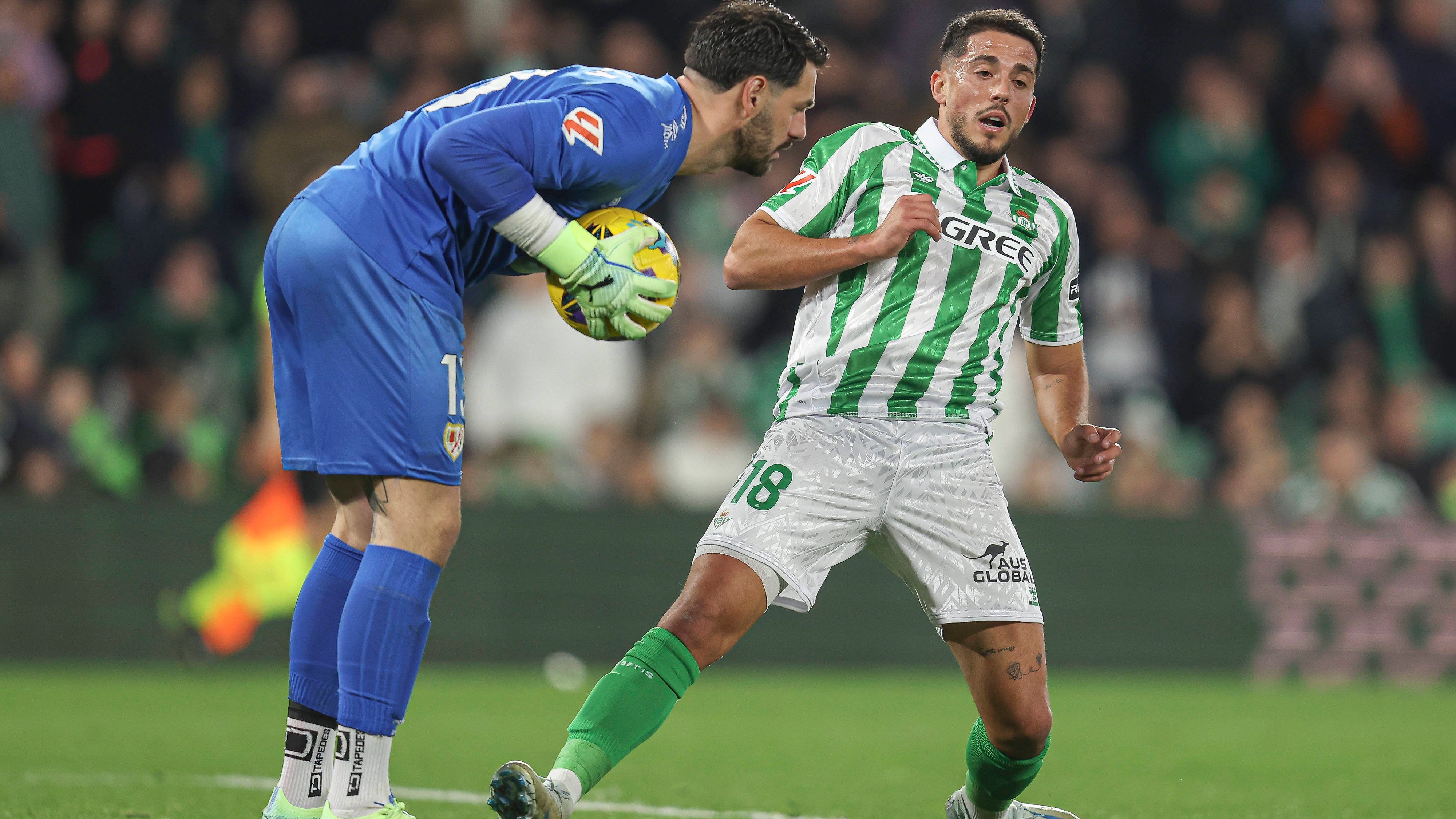 El guiño de Batalla al Betis tras ponerle en bandeja la Champions: "Invitado a todo en la Feria"