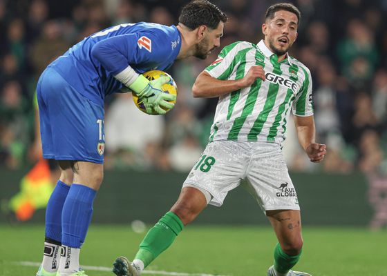 El guiño de Batalla al Betis tras ponerle en bandeja la Champions: "Invitado a todo en la Feria" 