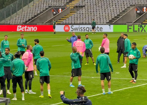Isco vuelve a ser el protagonista en el Betis de una sesión previa a una cita histórica