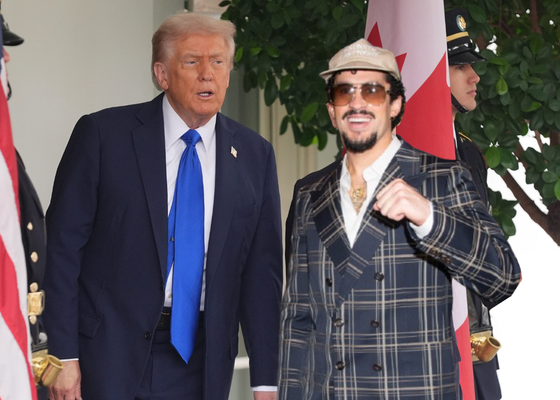 Trump ataca a un "ridículo" Bad Bunny y dice no saber quién es antes de que actúe en la Superbowl