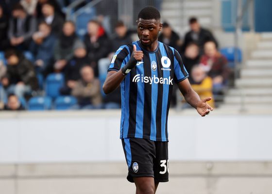 Tras intentarlo a última hora, el Valencia deja para verano el fichaje de Henry Camara 