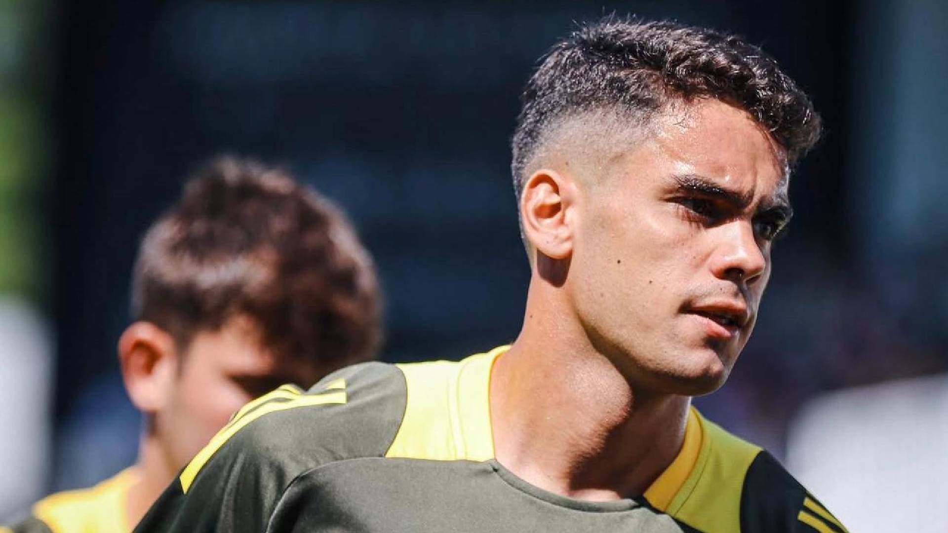 Marcelo Expósito, cerrado