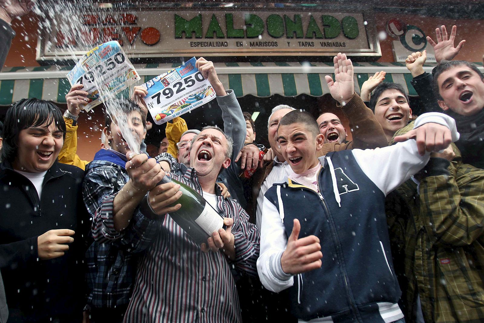 La picaresca de la Lotería de Navidad: 2 euros que separan la solidaridad del fraude