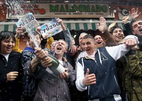 La picaresca de la Lotería de Navidad: 2 euros que separan la solidaridad del fraude