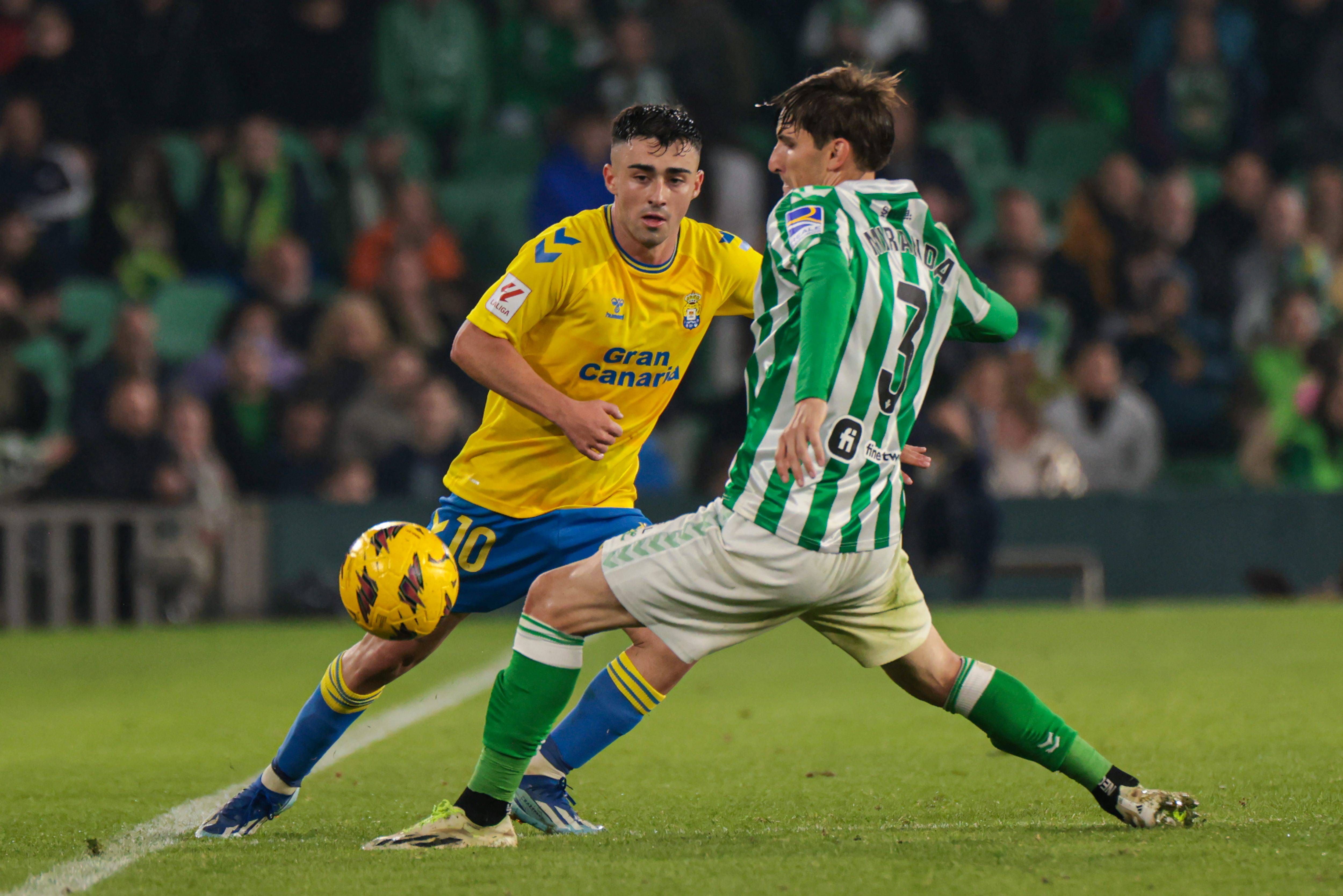 Se frotan las manos con Alberto Moleiro