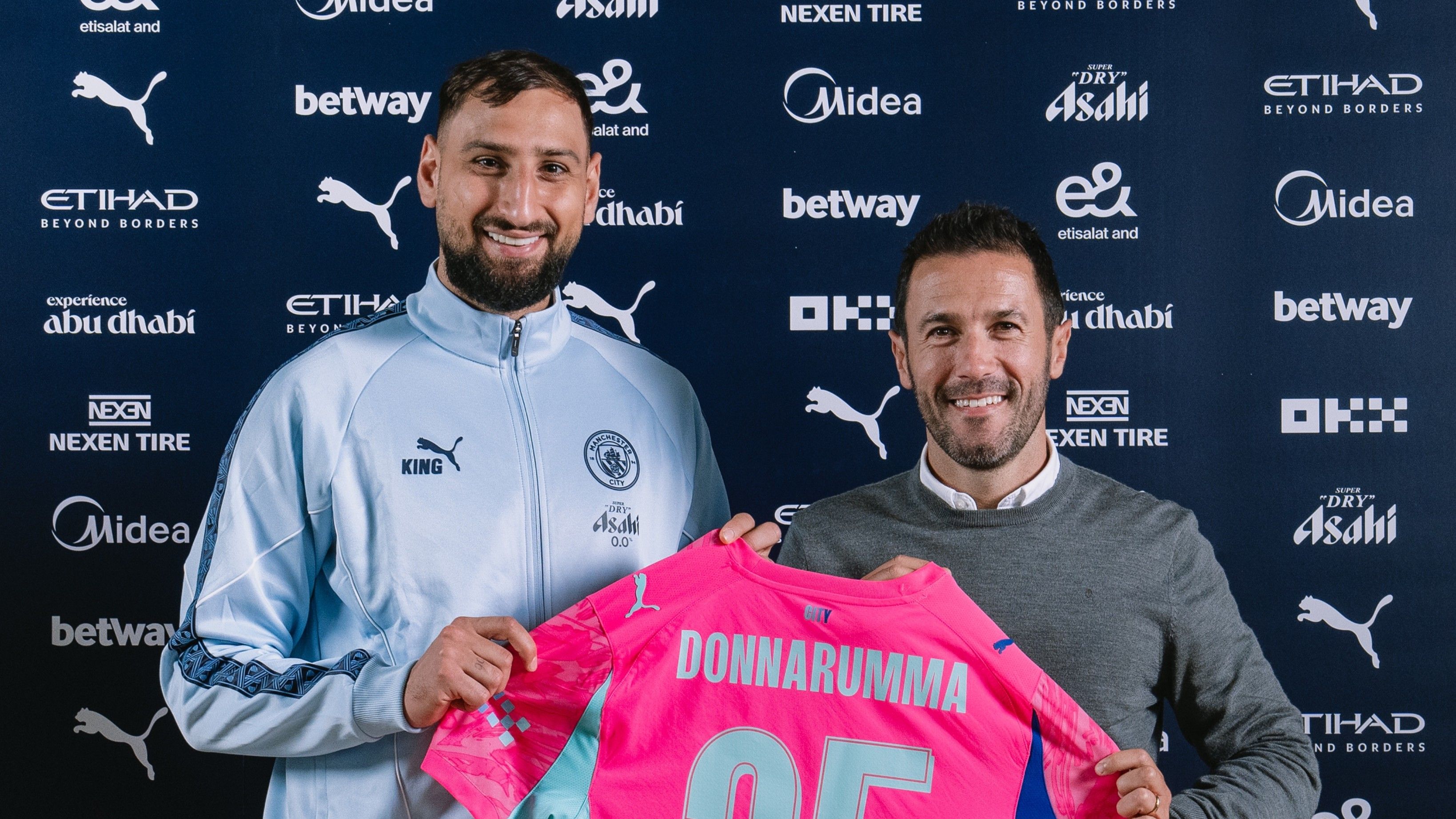 Donnarumma se presenta en el City elogiando a Guardiola