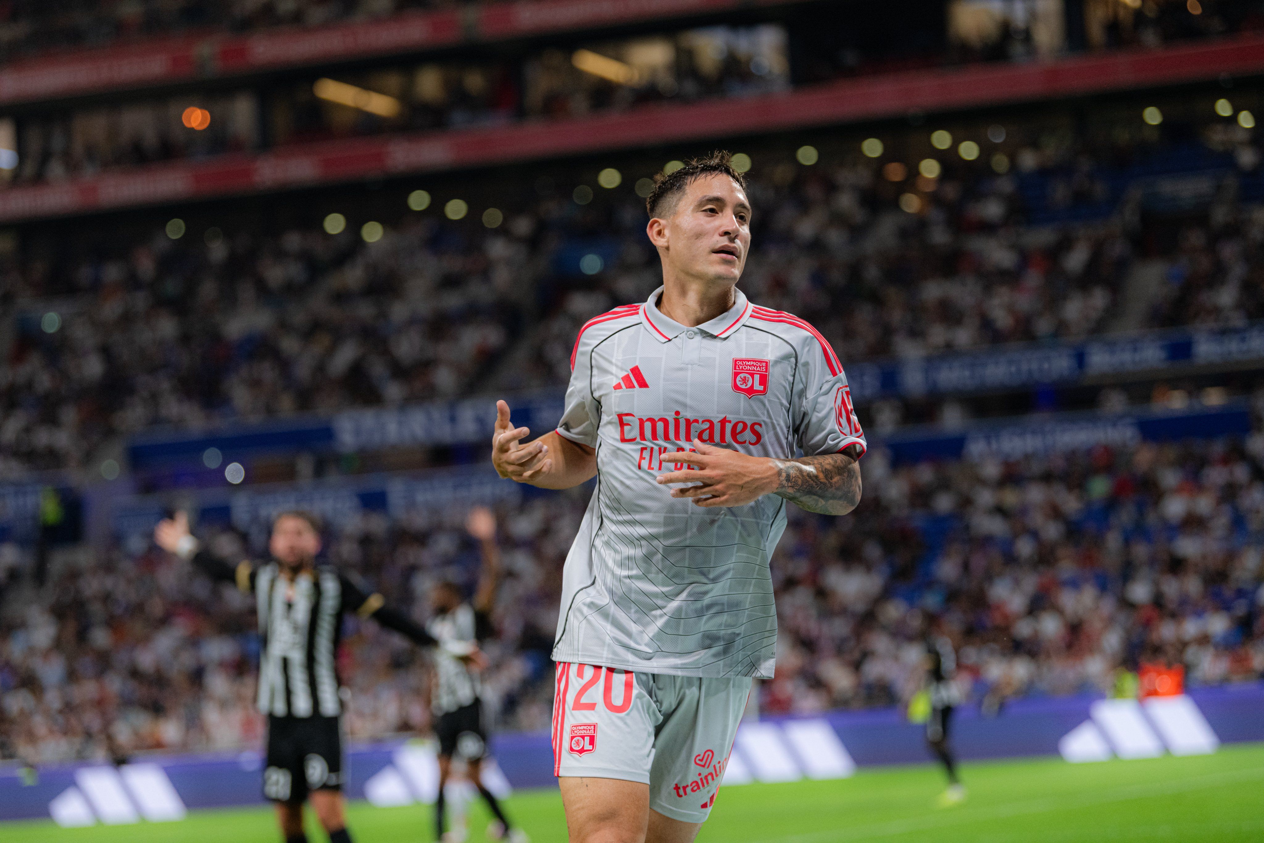 Martin Satriano, delantero del Olympique de Lyon, una opción en la agenda de Levante, Girona y Elche