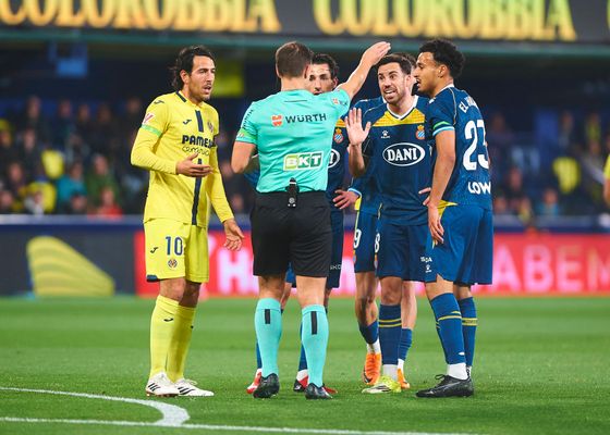 El Espanyol apuesta por la autocrítica tras la derrota ante el Villarreal pero no olvidan la actuación arbitral