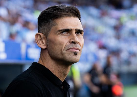 Antonio Hidalgo, técnico del Deportivo de La Coruña, da la noticia antes de recibir al Real Zaragoza