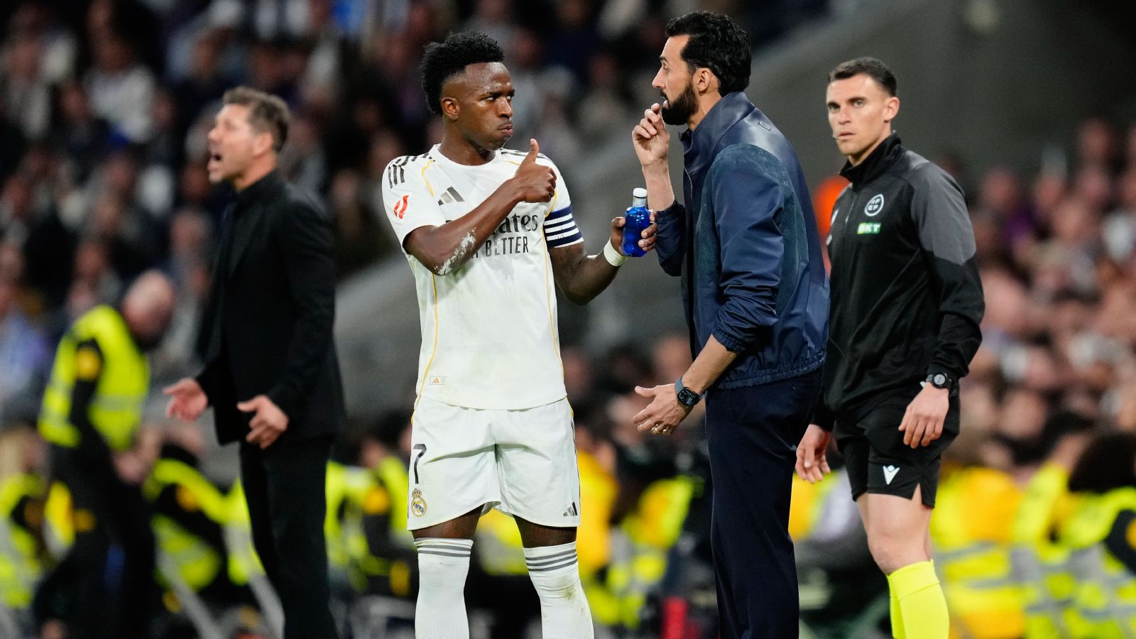 Vinícius lanza un 'dardo' a Xabi Alonso antes del Bayern: "Con Arbeloa tengo más conexión"