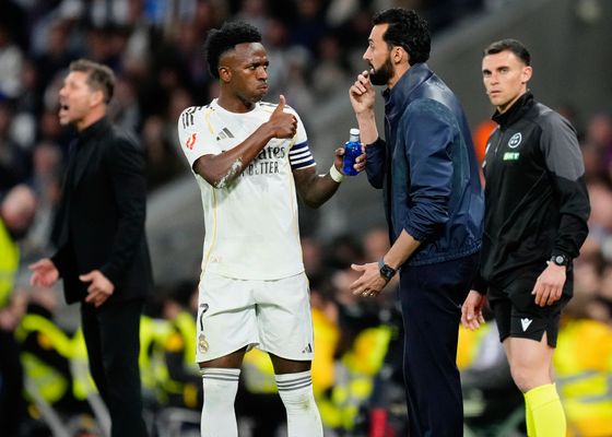 Vinícius lanza un 'dardo' a Xabi Alonso antes del Bayern: "Con Arbeloa tengo más conexión"