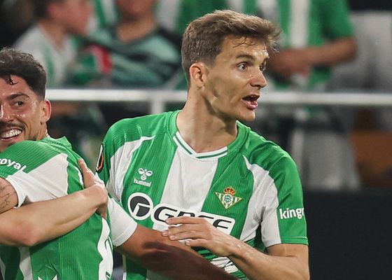 El enfado de Llorente con el árbitro tras caer ante el Braga: "Le felicito"