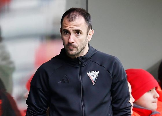 Antxon Muneta da una mínima esperanza con Carlos Fernández en el Mirandés