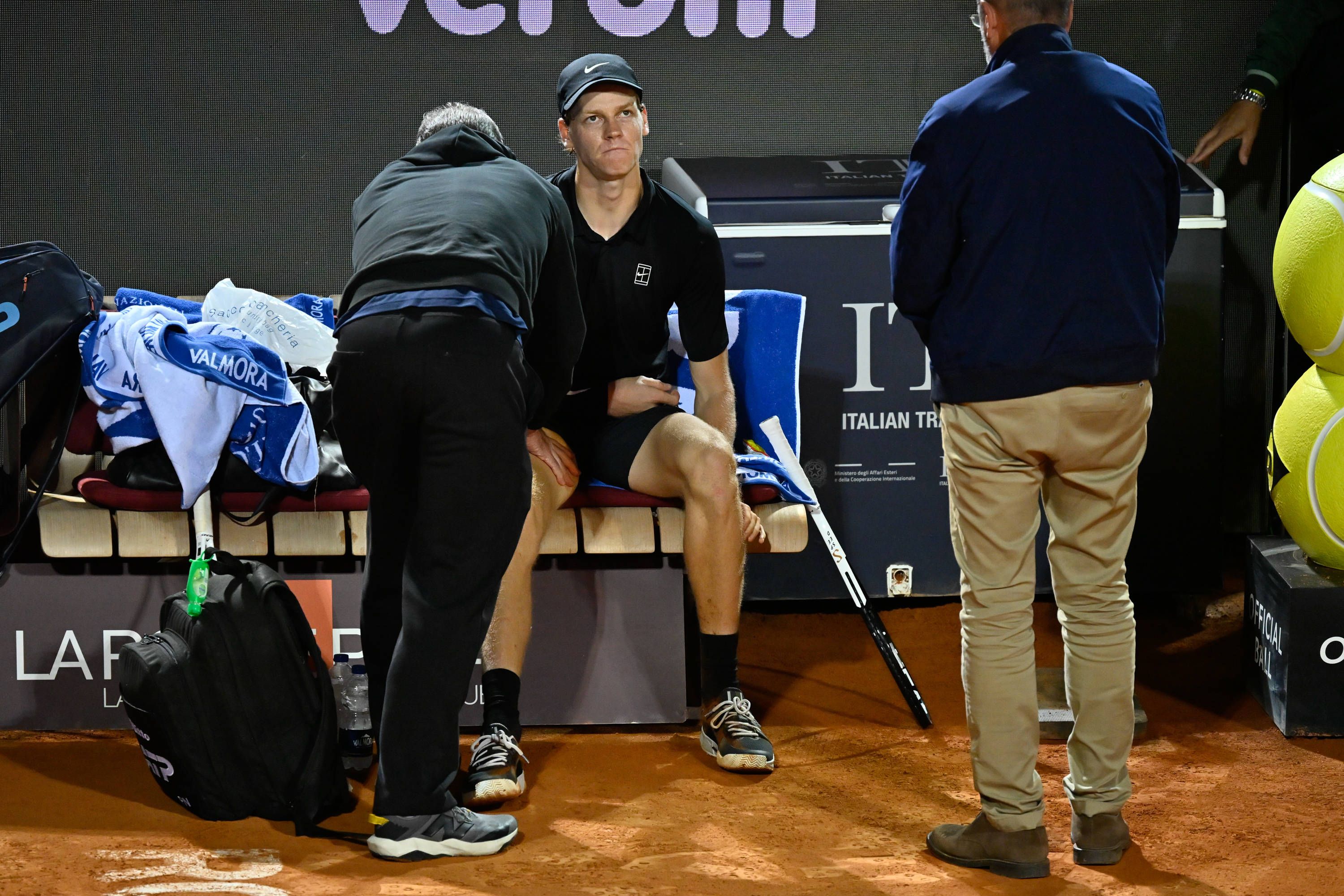 Jannik Sinner 'fuerza' la suspensión de su semifinal con Medvedev en Roma