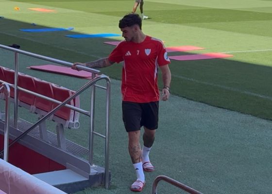 Isaac Romero lucha contra el reloj a 48 horas de la final del Sevilla contra el Espanyol 