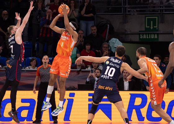 La ACB deja de ser 'made in Spain'