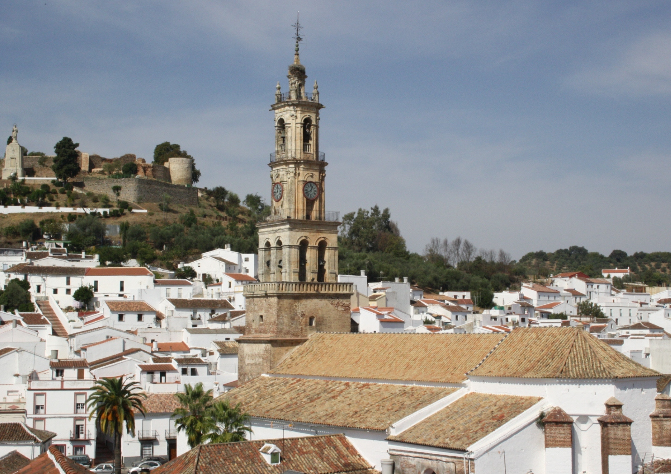 Escapada perfecta: El pueblo blanco a una hora de Sevilla ideal para los amantes del senderismo