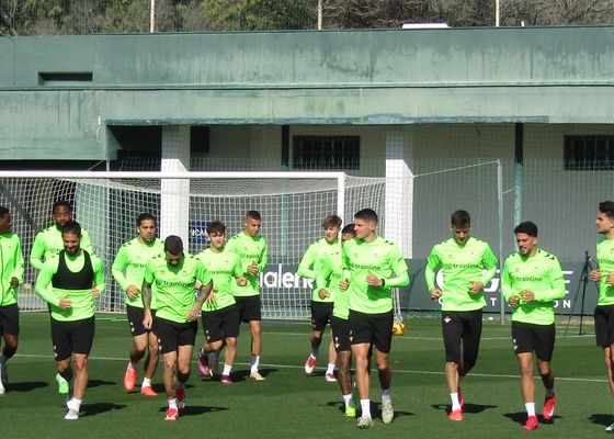 El Real Betis entrena con Vítor Roque y sin Abde antes de viajar a Getafe