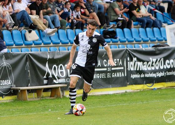 El Mirandés se suma a la puja por Javi Villar